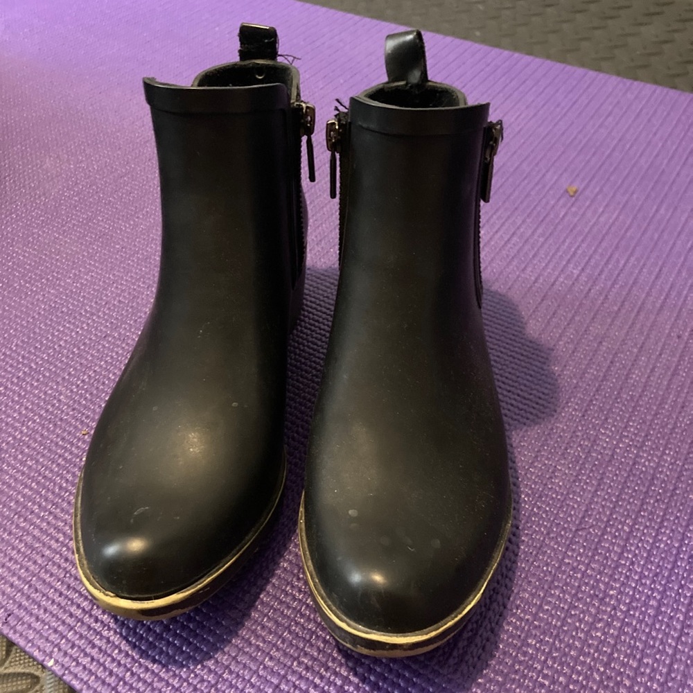 Black rain booties
